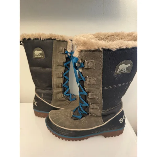 Sorel Tivoli High II winter boots women's 9.5 grey and green with blue laces - Image 4