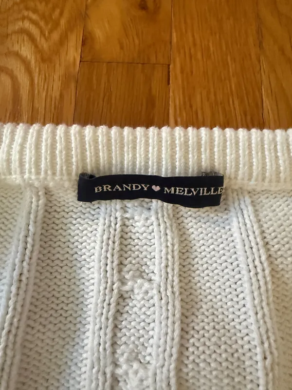Brandy Melville V-Neck Sweater Knit - Image 5