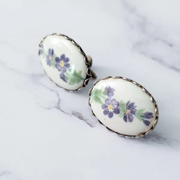 Vintage Screw On Earrings 1" Cream Oval with Purple Flowers - Image 3
