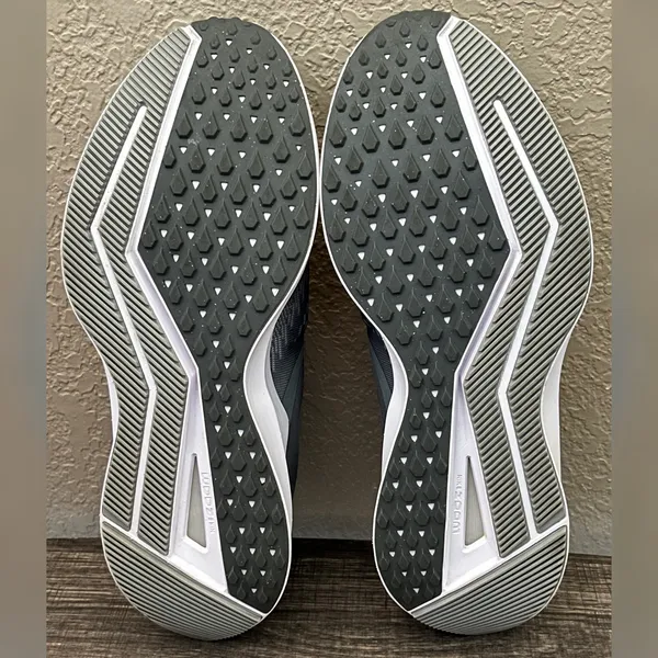 Nike Women’s Air Zoom Winflo 6 Cool Grey Color Shoes Size- 12 - Image 11