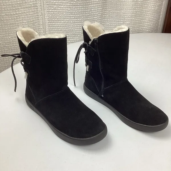 Koolaburra by UGG Shazi Black Suede Short Boots Tie Back Zip Size 9 NWOT - Image 3