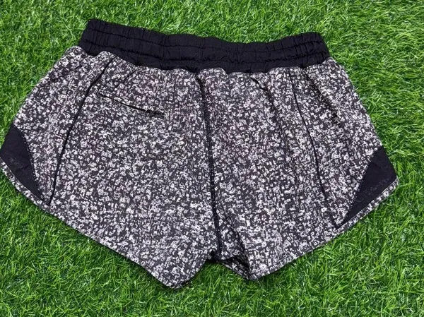 Lululemon Hotty Hot Shorts 2.5" Older Style - Image 3