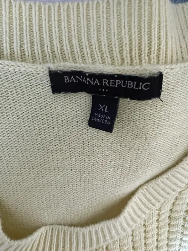 Banana Republic Sweater - Image 4