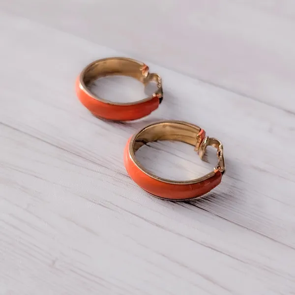 Vintage Clip On Earrings Retro Darker Shade of Orange & Gold Tone Hoops 1" - Image 3