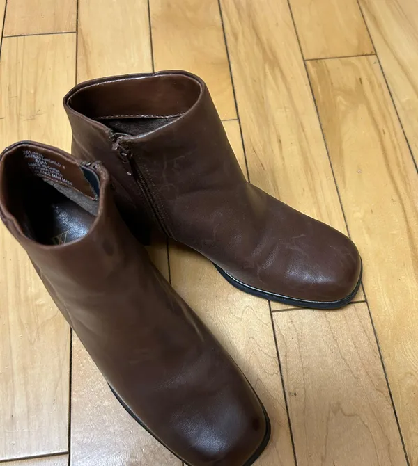 White Mountain Brown Boots Size 6.5 - Image 2