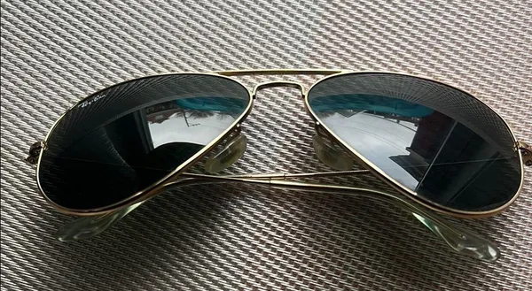 Ray-Ban Aviator Sunglasses with Gold Frame - Image 4