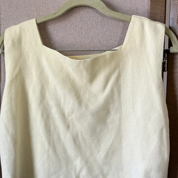 FINAL MARKDOWN Elegant knit Sleeveless Top Size undefined - Image 2
