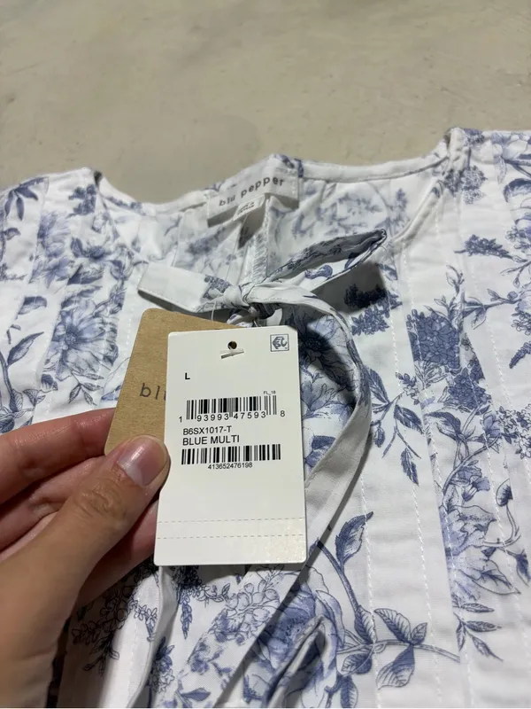Blu pepper NWT Floral toile sleeveless pleated front tie blouse large - Image 4
