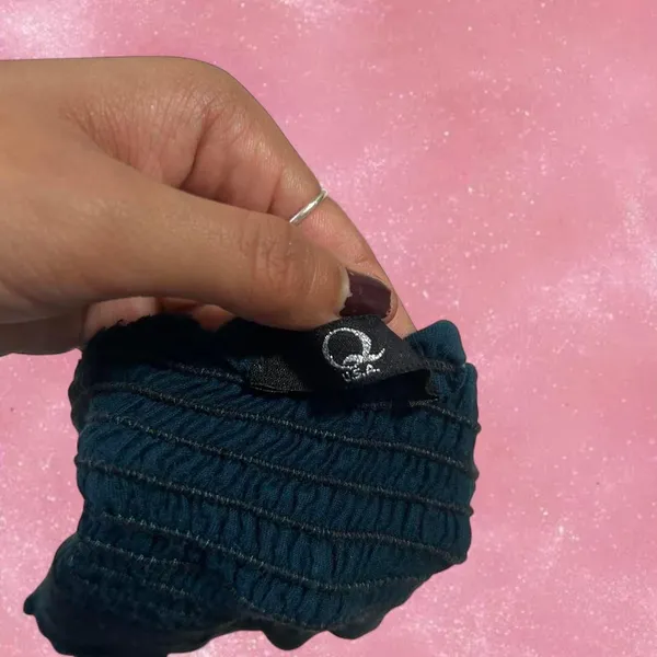 Source Unknown Dark blue going out smocked top - Image 8