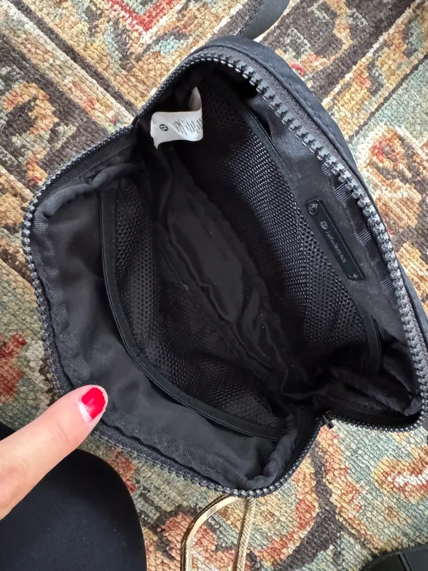Lululemon Everywhere Belt Bag Black - Image 3