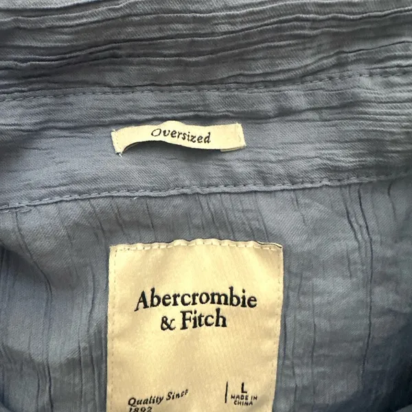 Abercrombie & Fitch Light Blue Women's Button-Down Shirt - Image 3
