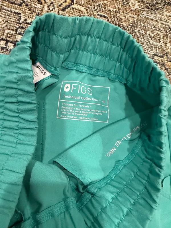 Surgical Green FIGS Set Scrubs - Image 6
