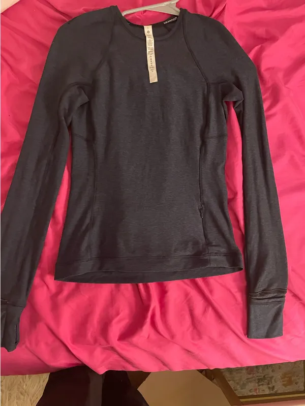 Lululemon long-sleeve training/workout top with a zip pocket - Image 3