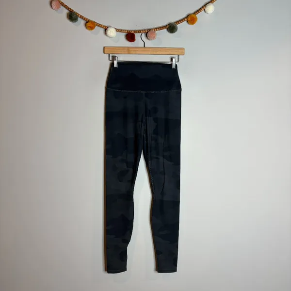 Alo Yoga High-Waist Camo Vapor Legging in Black Camo - Image 3