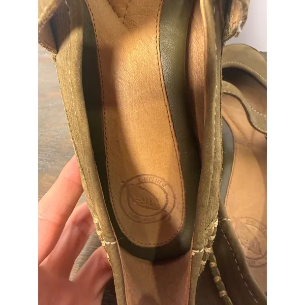 Nurture Women's Size 8 Olive Green Leather Mary Jane Comfort Flats - Image 9