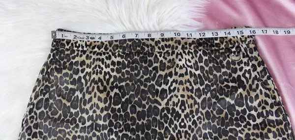 Forever 21 leather-like leopard print mini skirt - Image 10