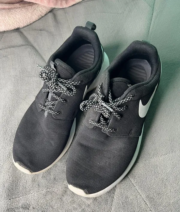 Nike Shoes - Image 3