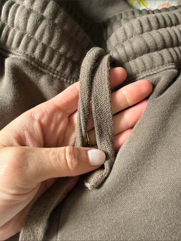 Lululemon Neutral Brown Drawstring fleece Sweatpants jogger size 4! - Image 2
