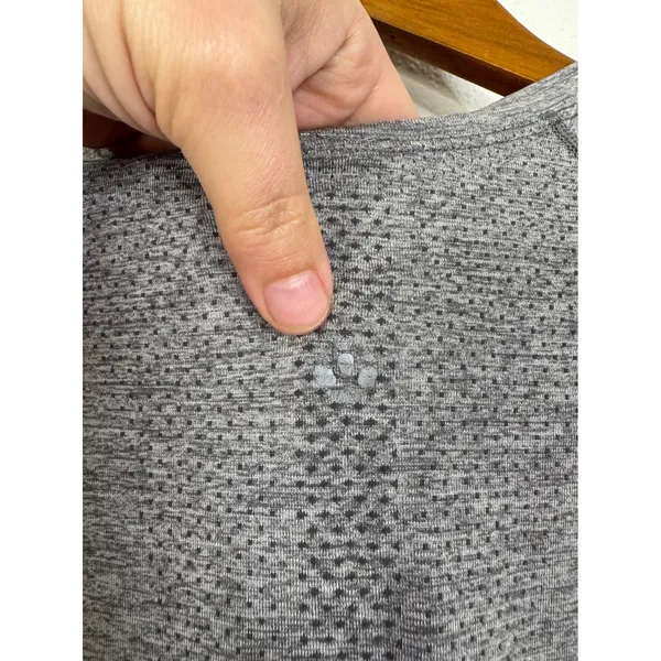 Lululemon Swiftly Tech Short Sleeve 2.0 Grey Heathered Running‎ Shirt Womens 8 - Image 4