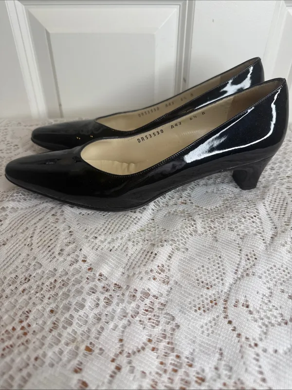 Salvatore Ferragamo Black Patent Leather kitten Heel heels pumps - Image 4
