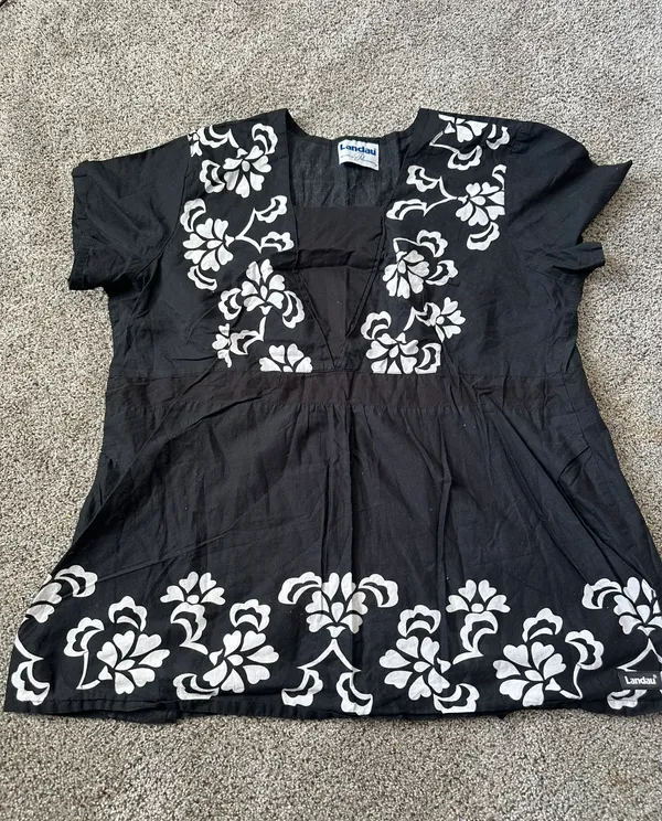 Landau short sleeve top is a size Medium. - Image 5