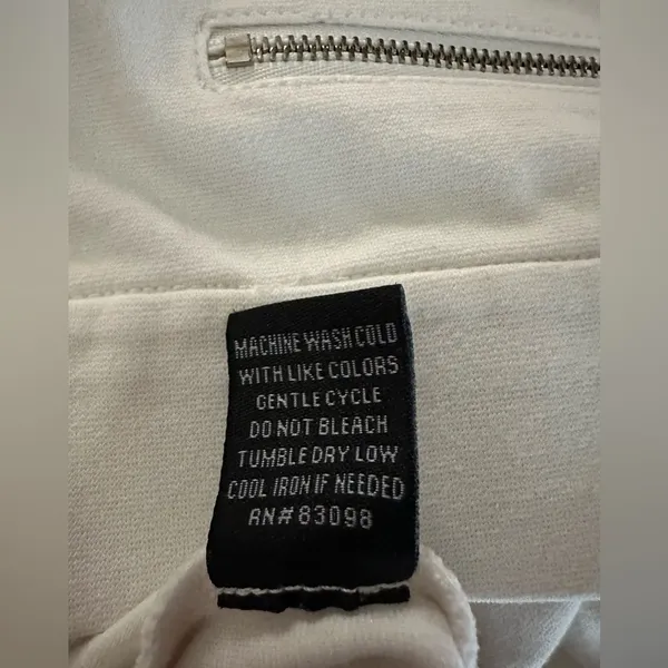 Ci Sono Women’s White Zip Pocket Cuffed Shorts‎ Size Small - Image 7