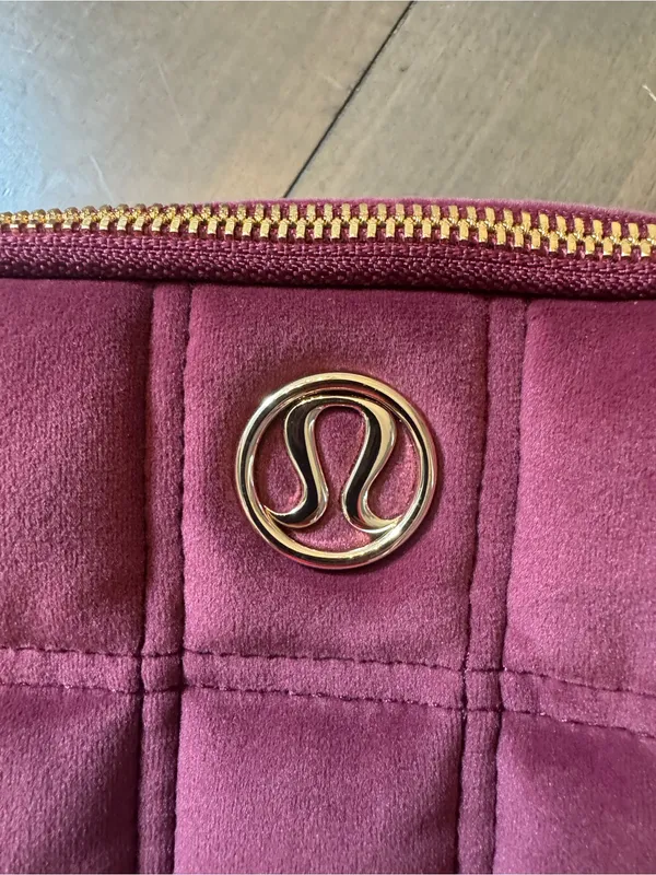 Lululemon Quilted Velour Everywhere Belt Bag 1L Wine Berry Gold NWOT - Image 2