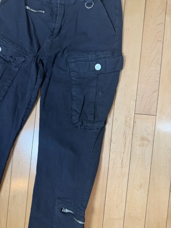 PACSUN black utility cargo pants multiple button pockets, zipper accents Size XS - Image 3