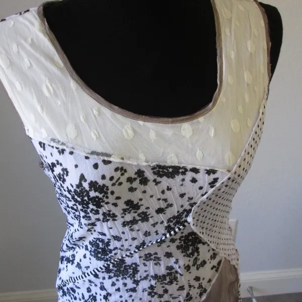 Fleur de Lis Dress -- Size Lg. - Image 2