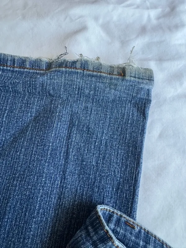 Women’s Dark Blue Embroidered Back-Pocket Jeans - Pink Detail - Image 7