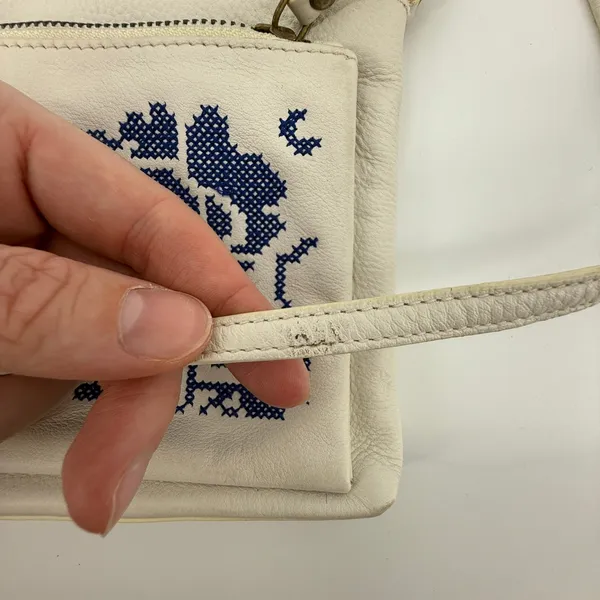 Clever Carriage Company Cross Stitch Rose Leather‎ Crossbody Purse White Blue - Image 12