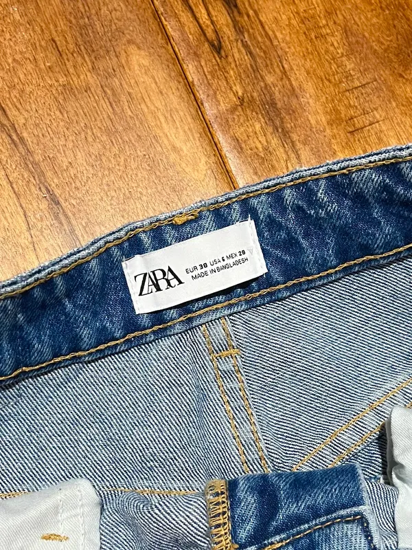 Mom Fit Jeans - Image 3