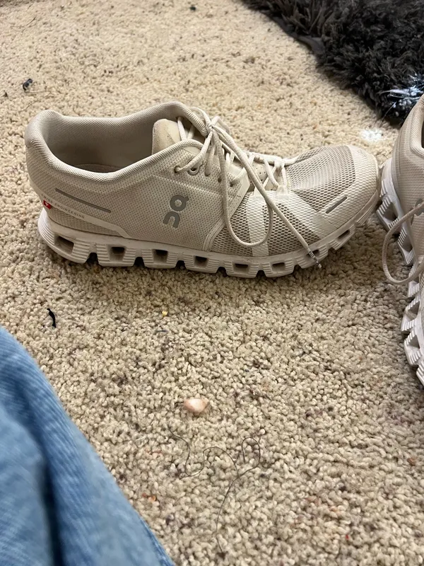 On cloud shoes women’s size 8.5 - Image 4
