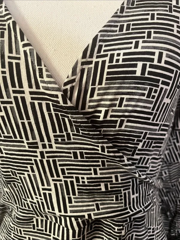 Black & White Geometric Wrap Dress - Women - Image 4