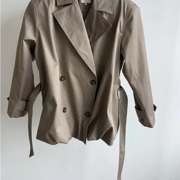 Helsa Short Bubble Hem Trench in Stone S - Image 7