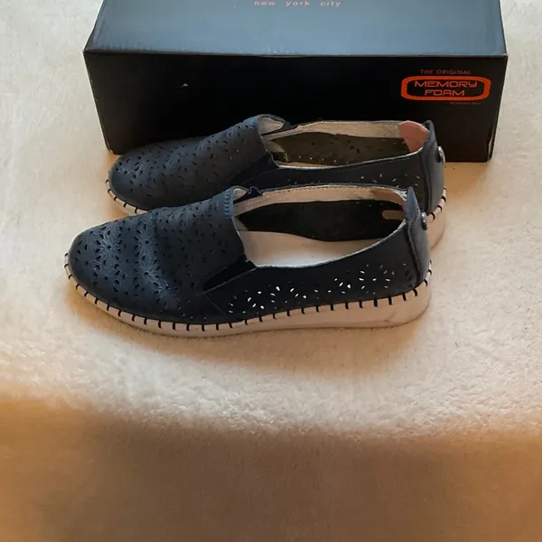 bernie mev. Women's Dark Slip-On Sneakers - Image 4