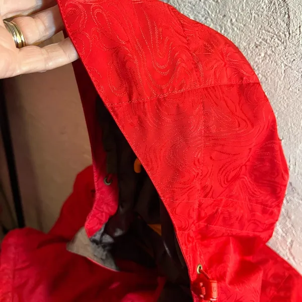 Burton Red Ski Jacket with Hood and Relaxed Fit - Image 16