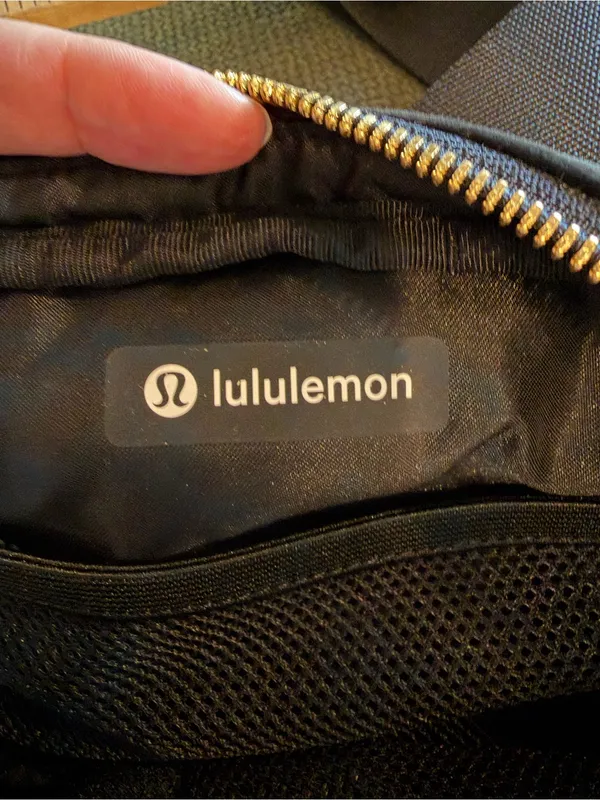 Lululemon Quilted Velour Camera Bag 2L Black Gold Fanny Pack Waist Bag - Image 9