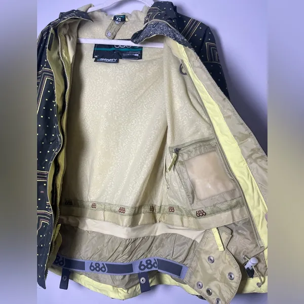 686 Geometric Print Women's Ski/Snowboarding Jacket Outdoor Snow Sport Sz XS - Image 4