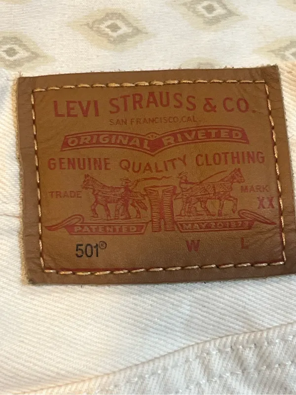 Levi's White Denim High-Rise Shorts - Image 4