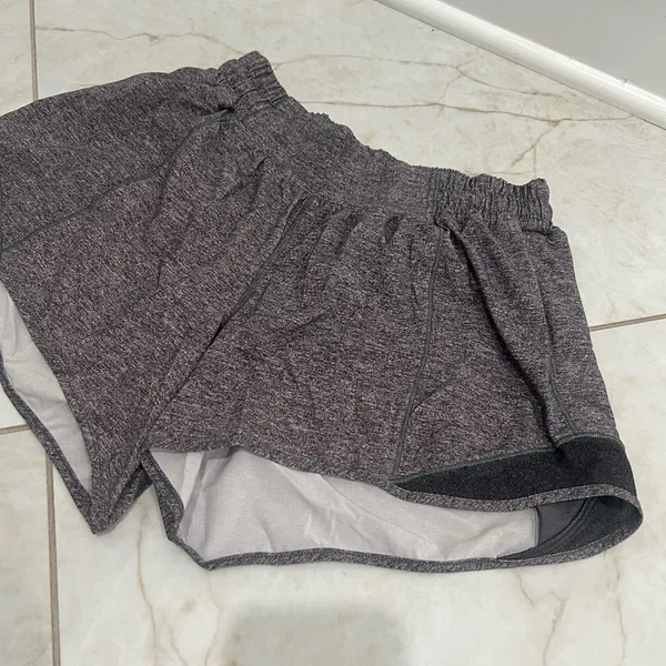 Lululemon Heather Gray Hotty Hot Shorts Size 6 US - Image 3