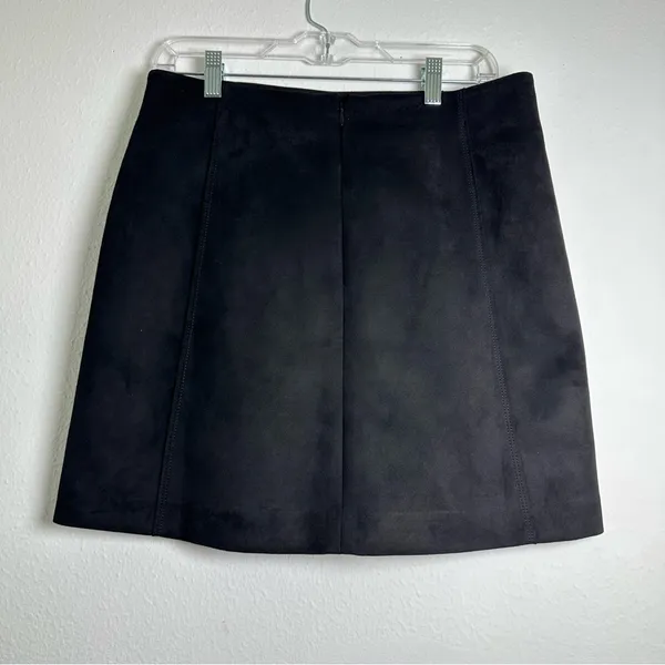 LOFT Black Suede A-Line Skirt With Back Zipper in Size 6 - Image 3