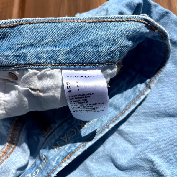 American Eagle Jean Shorts Light Wash Blue Denim Highest Rise Baggy Women Size 6 - Image 4
