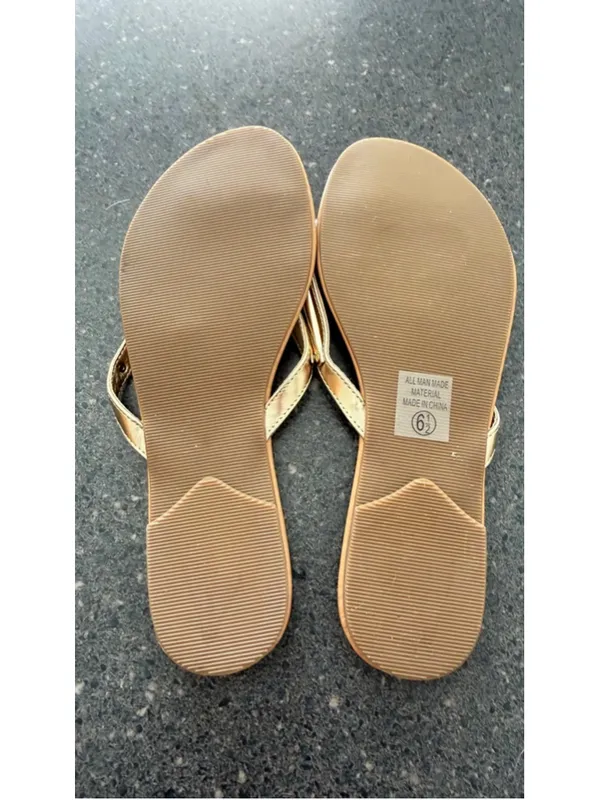 Cityclassified thong sandals size 6.5 - Image 5