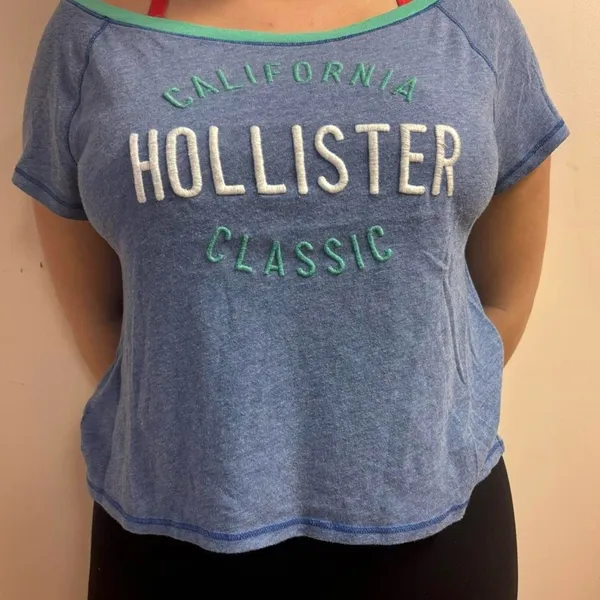 Women’s Y2K 2000s Hollister Blue Graphic Baby tee size M - Image 4