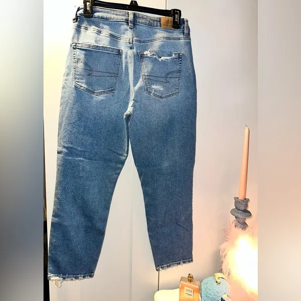 American Eagle Ripped X-short Mom Jean - Image 4