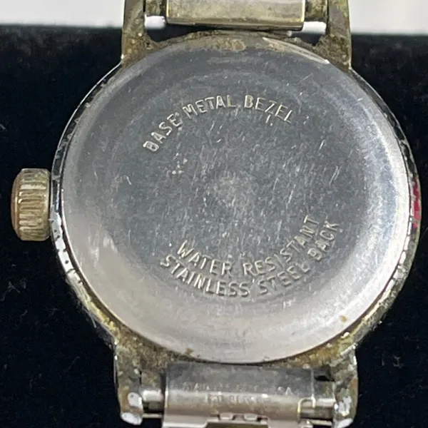 Vintage Timex Women's Silver Water Resistant Watch SKU 5392 - Image 4