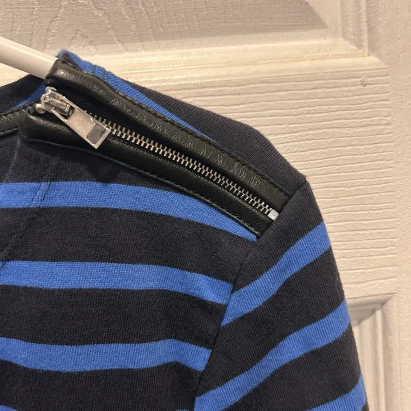 Ann‎ Taylor Woman's Navy And Blue Stripe Shoulder Zip Cotton Tee Size Large - Image 3