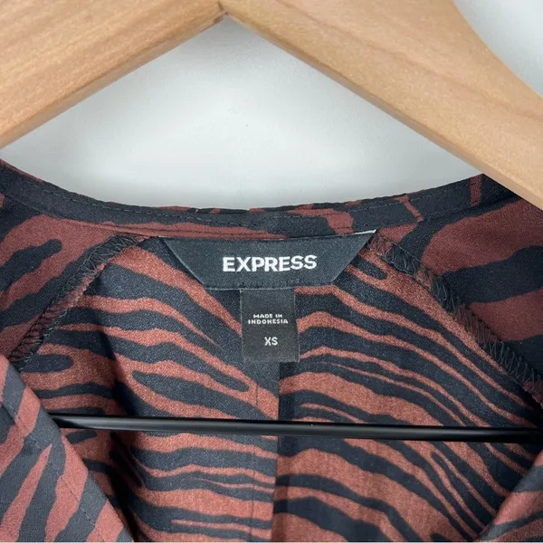 Express Brown‎ Zebra Print Chiffon Surplice Sleeveless Shoulder Pads Crop Top - Image 5