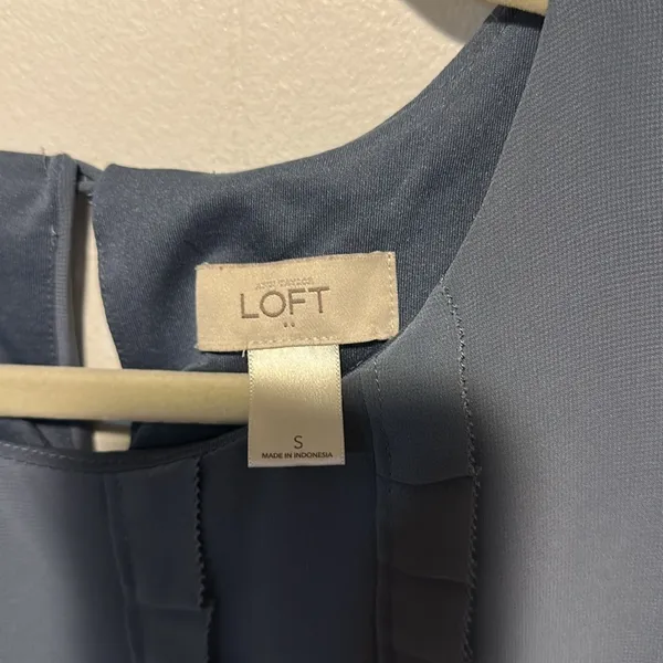 Loft‎ size s gray ruffle blouse - Image 3